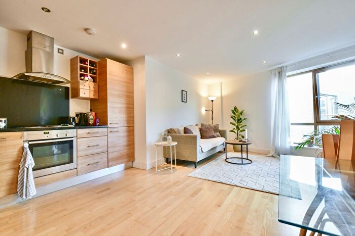 2 Bedroom Flat To Rent In The Boulevard, Hunslet, Leeds, LS10