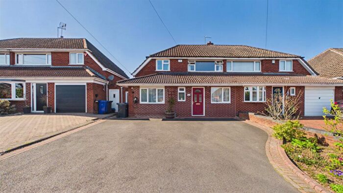 5 Bedroom Semi Detached House For Sale In Foxlea Road, Halesowen, B63
