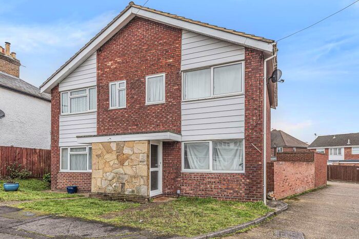 3 Bedroom Semi-Detached House To Rent In Maidenhead, Berkshire, SL6