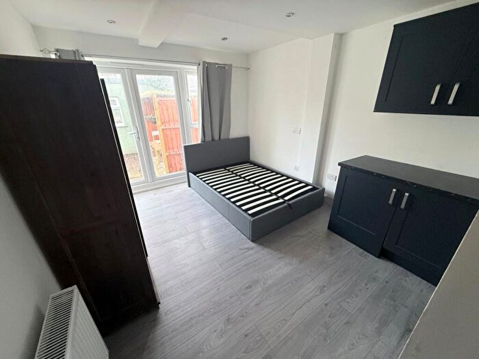 Studio To Rent In Willoughby Lane, Tottenham, N17
