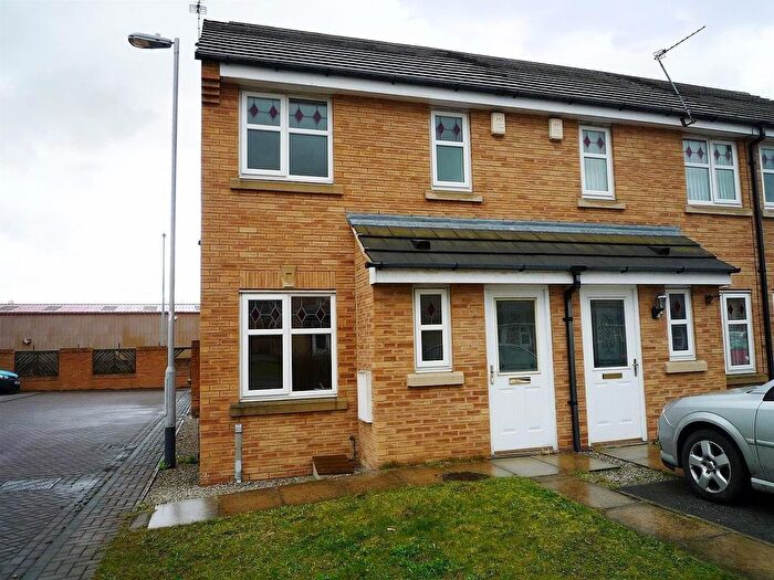 2 Bedroom Semi-Detached House To Rent In Hoctun Close, Castleford, WF10