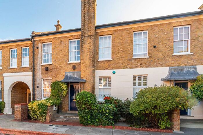 2 Bedroom Flat For Sale In Elder Road, West Norwood, London, SE27