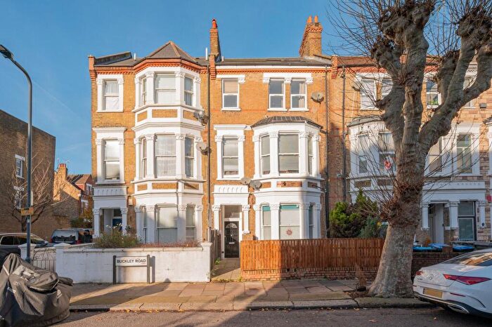 Studio To Rent In Kilburn, London, NW6