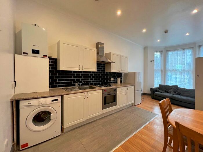 1 Bedroom Terraced House To Rent In Bloemfontein Road, London, W12