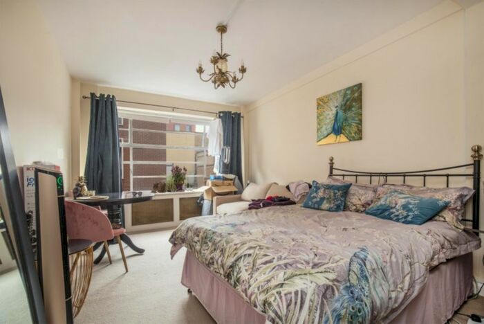 Studio To Rent In Vandon Court, Petty France, Westminster, London, SW1H