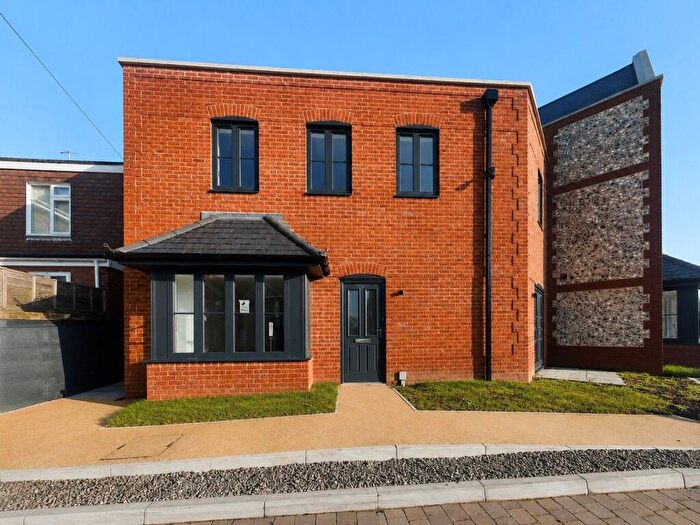 3 Bedroom End Of Terrace House For Sale In Sompting, Lancing, BN15