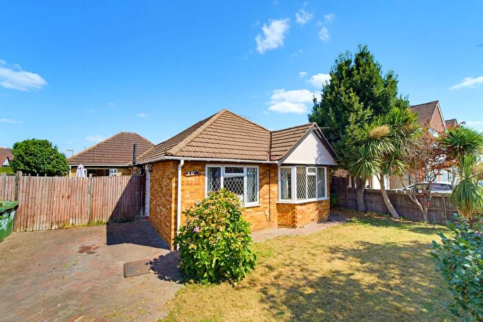 3 Bedroom Detached House For Sale In Ashford Avenue, Ashford, TW15
