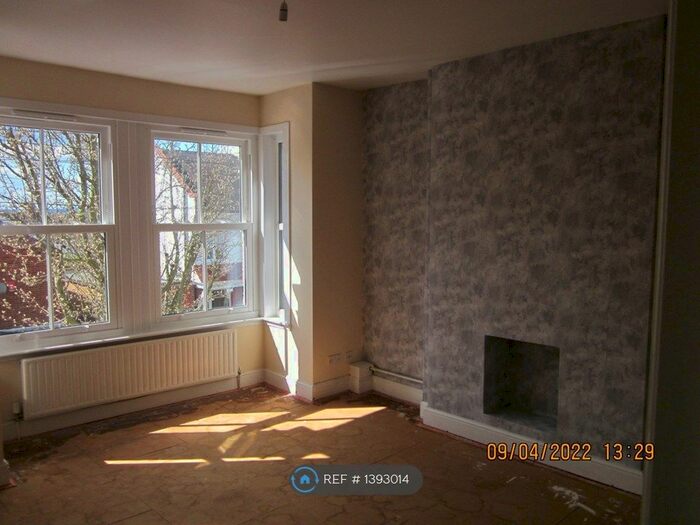 2 Bedroom Flat To Rent In Woodstock Road, London, E17