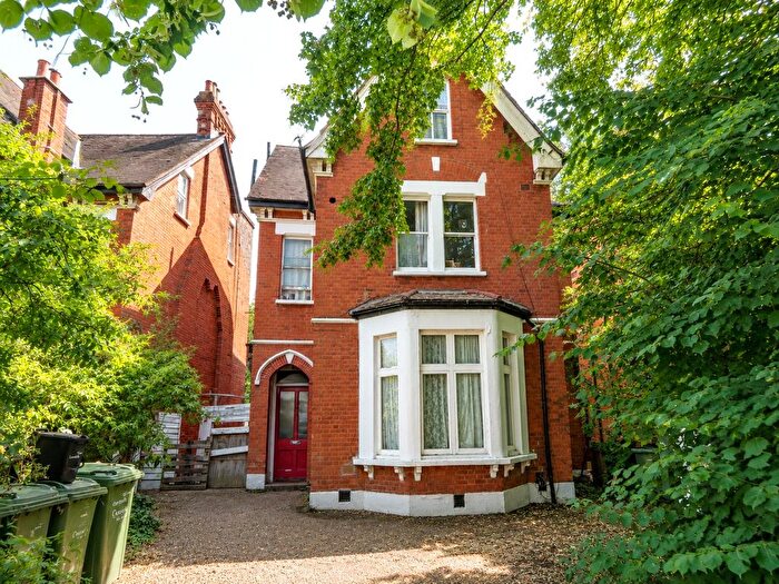 Studio To Rent In Gleneldon Road, London, SW16