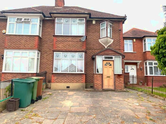4 Bedroom Semi-Detached House To Rent In Boscombe Road, Worcester Park, KT4