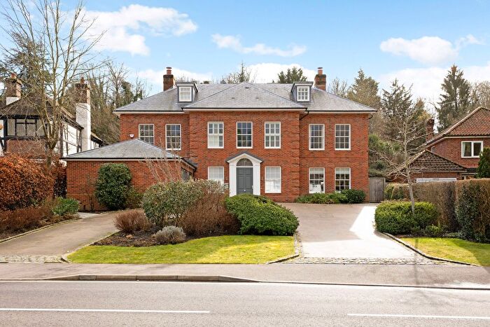 5 Bedroom Detached House For Sale In Valley Road, Rickmansworth, WD3