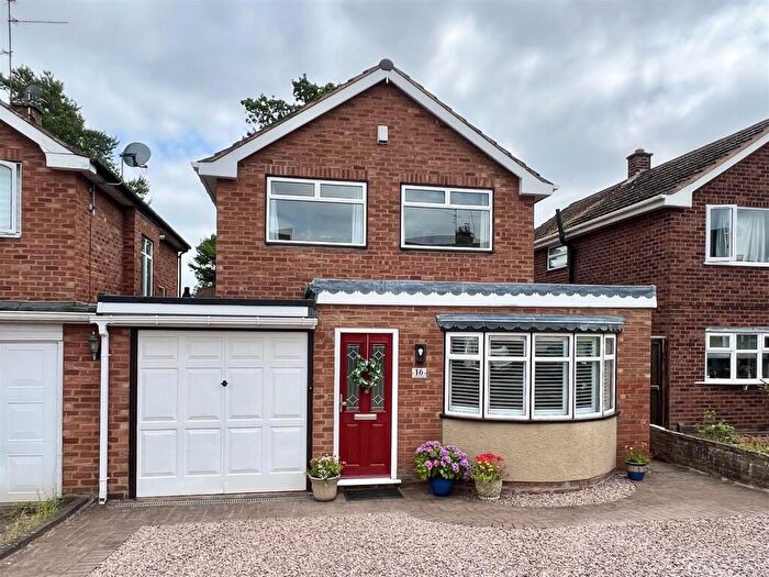 3 Bedroom Link Detached House For Sale In Willow Close, Hagley, DY9