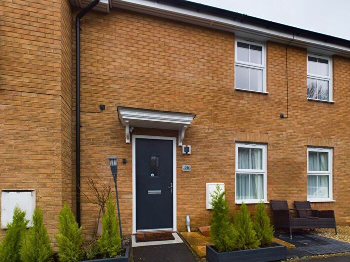 2 Bedroom Flat To Rent In Norden Way, Leigh Park, Havant, PO9