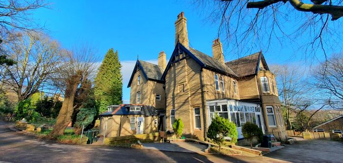 2 Bedroom Flat To Rent In Park Drive, Bradford, BD9