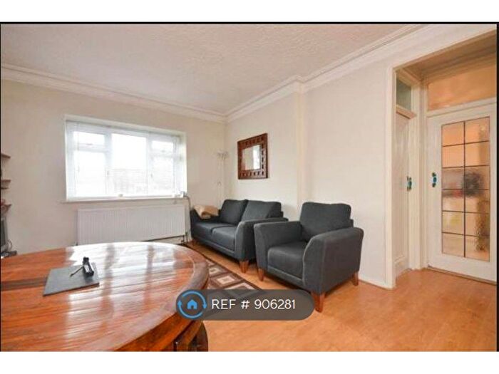 Studio To Rent In Acol Court, London, NW6