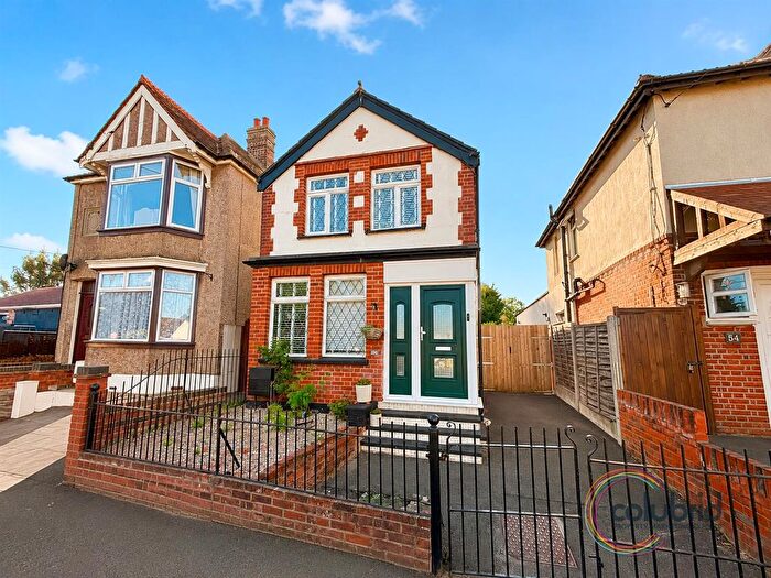 3 Bedroom Detached House For Sale In Beehive Lane, Chelmsford, CM2