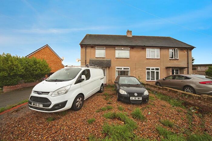 3 Bedroom Semi-Detached House For Sale In Hanswick Close, Luton, LU2