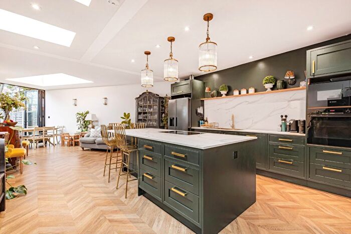 5 Bedroom Terraced House For Sale In Garratt Lane, Earlsfield, London, SW18