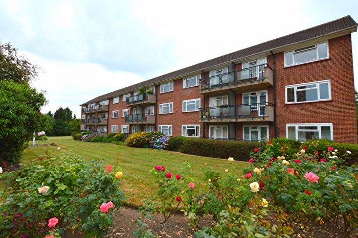 1 Bedroom Flat To Rent In Dove Park, Pinner, HA5