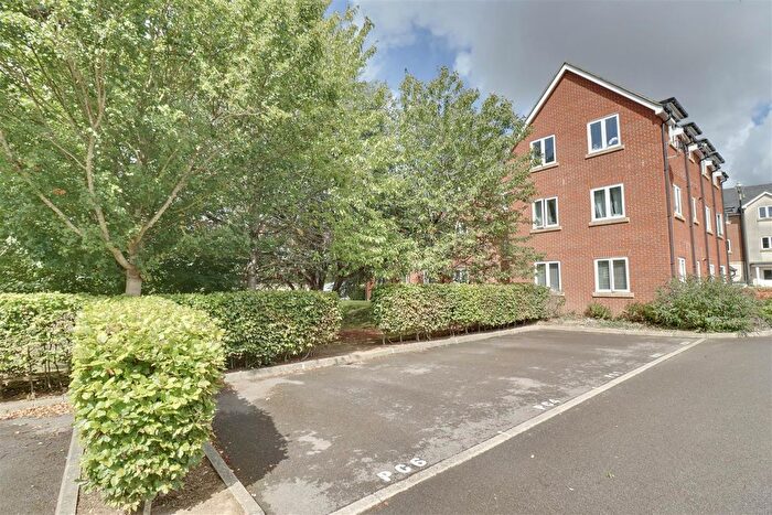 2 Bedroom Flat For Sale In Portland Way, Knowle, Hampshire, PO17
