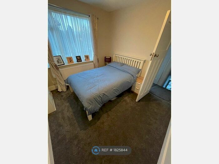 2 Bedroom Flat To Rent In Lincoln Way, Enfield, EN1
