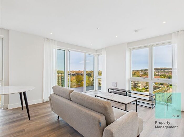 3 Bedroom Flat To Rent In Cairncross House, London, SE3