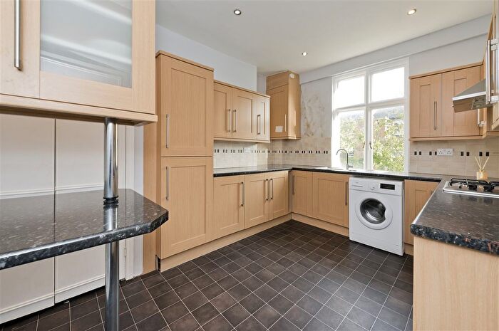 2 Bedroom Flat To Rent In Cathnor Road, London, W12