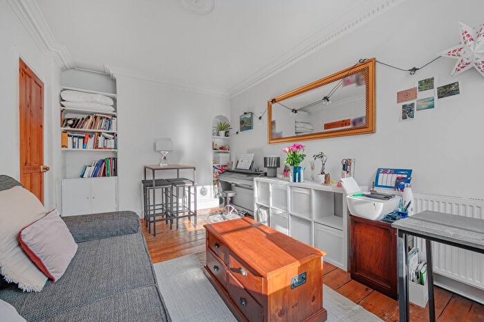 1 Bedroom Flat To Rent In Siddons Court, Tavistock Street, WC2E