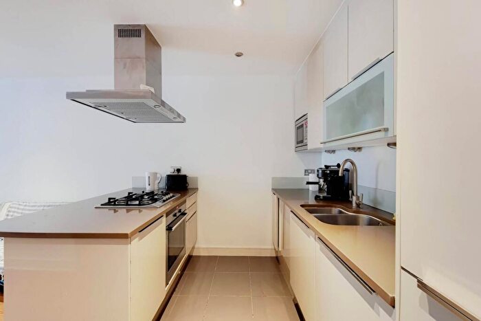 2 Bedroom Flat To Rent In Plumbers Row, , Aldgate, London, E1