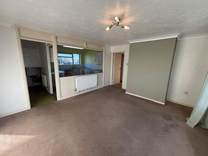 2 Bedroom Flat For Sale In Dickens Avenue, Corsham, SN13
