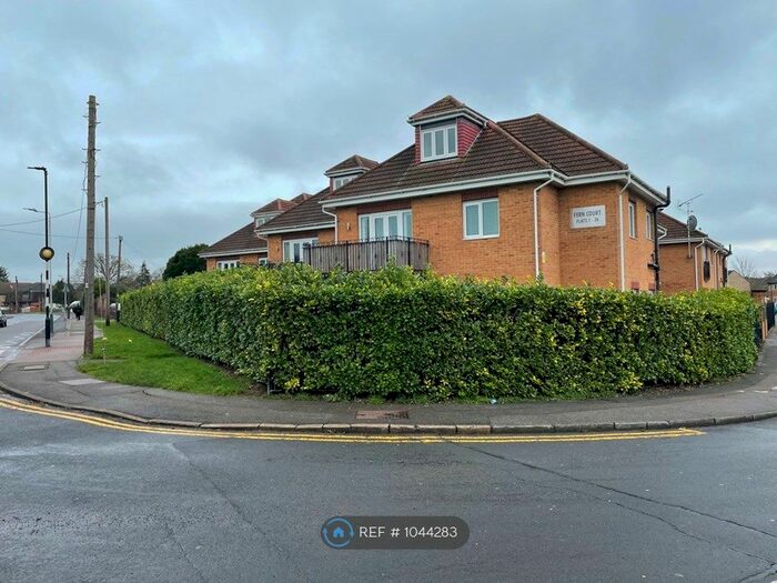 2 Bedroom Flat To Rent In Fern Court, Romford RM5