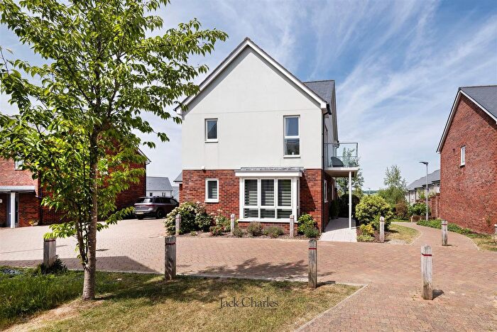 3 Bedroom Detached House For Sale In High Tree Lane, Tunbridge Wells, TN2