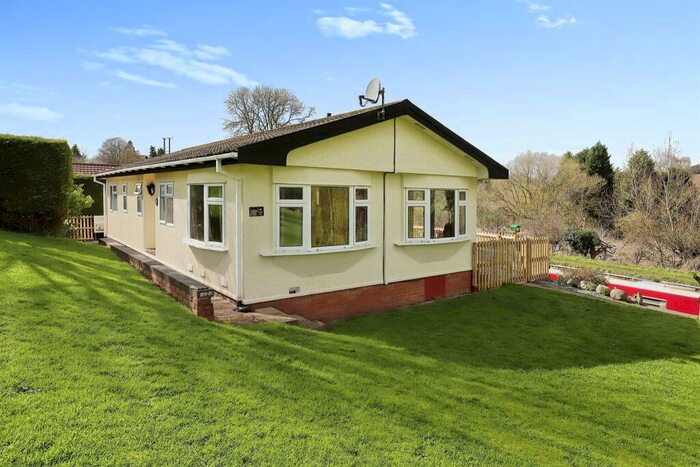 2 Bedroom Park Home For Sale In Austcliffe Road, Cookley, Kidderminster ...