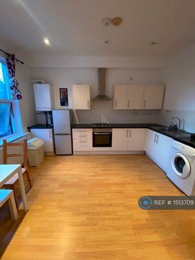 3 Bedroom Flat To Rent In Stoke Newington Road, London, N16