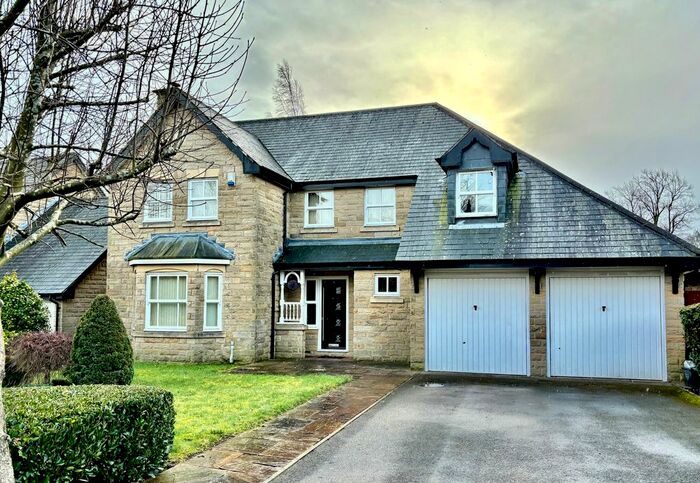 4 Bedroom Detached House To Rent In Wood End Close, Halifax, HX3