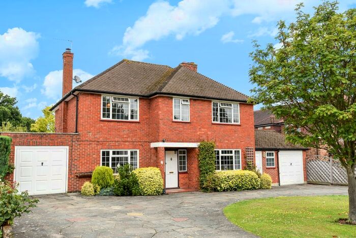 4 Bedroom Detached House To Rent In Heathfield, Chislehurst, BR7