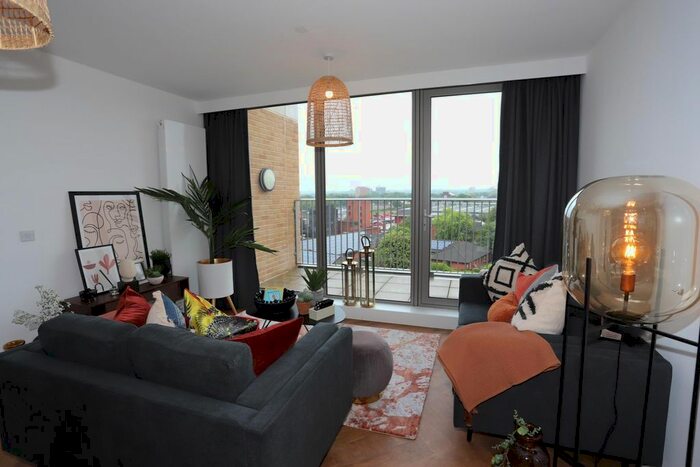 2 Bedroom Flat To Rent In Oldham Road, Manchester M4