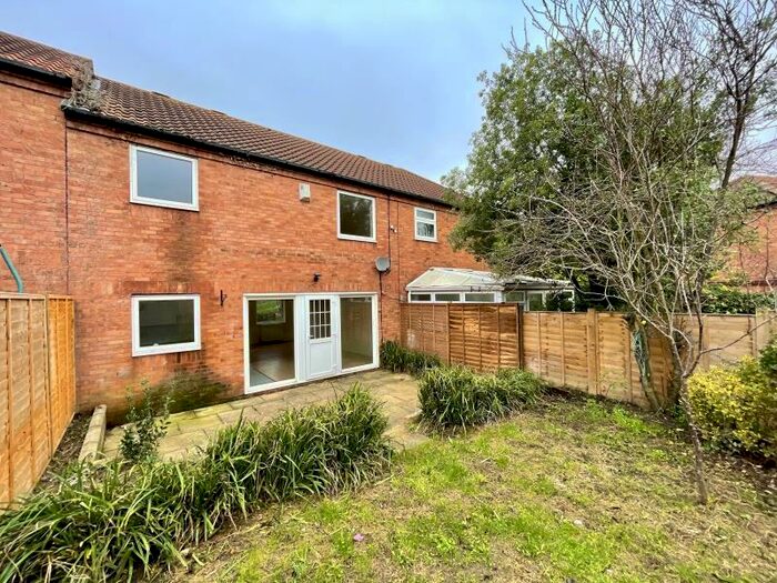 3 Bedroom Terraced House To Rent In Serjeants Green, Neath Hill, MK14