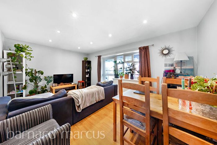 3 Bedroom Flat To Rent In Fayland Avenue, London, SW16