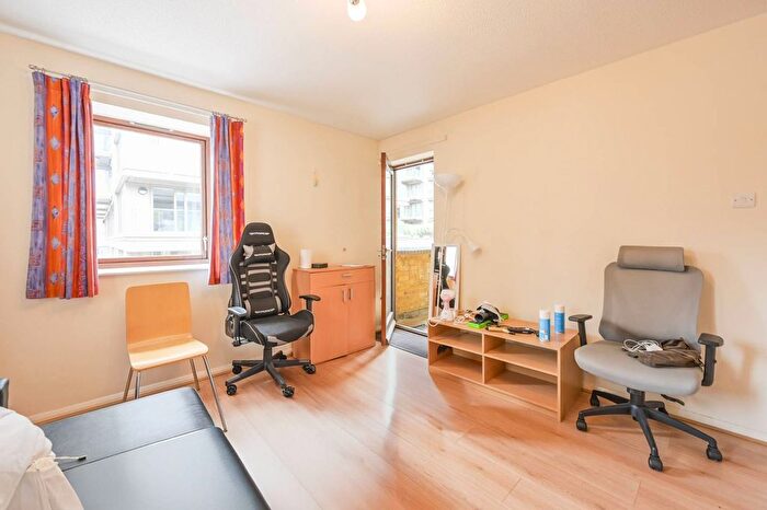 1 Bedroom Flat To Rent In Royal Mint Street, Tower Hill, London, E1