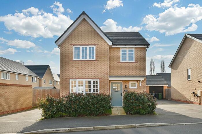 4 Bedroom Detached House For Sale In Brimstone Avenue, Little Paxton, PE19