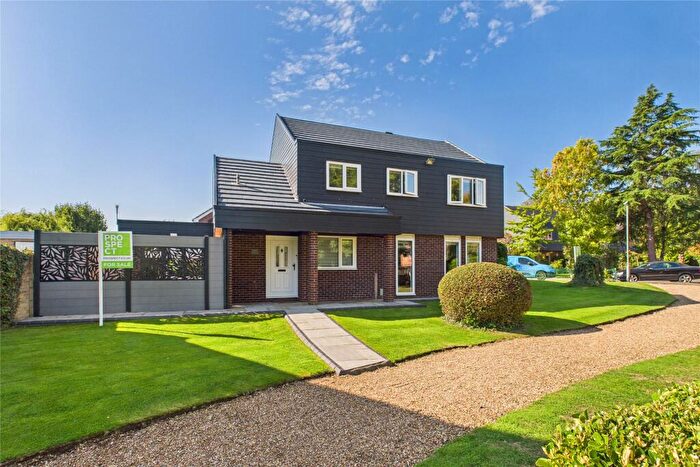 4 Bedroom Detached House For Sale In Tithe Barn Drive, Maidenhead, Berkshire, SL6