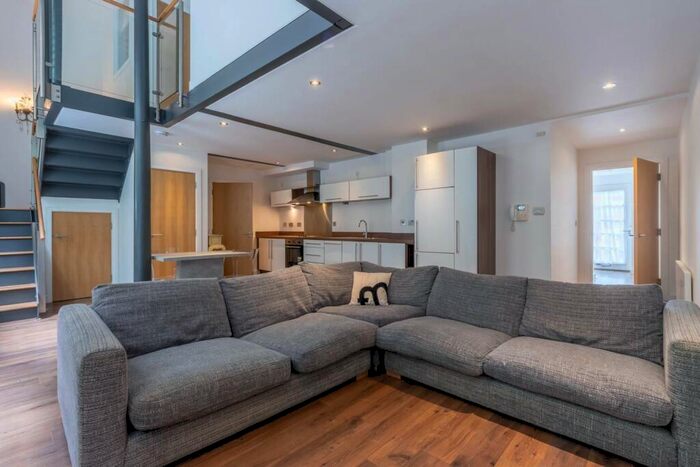 2 Bedroom Apartment To Rent In Scholars Gate, Severn Street, B1