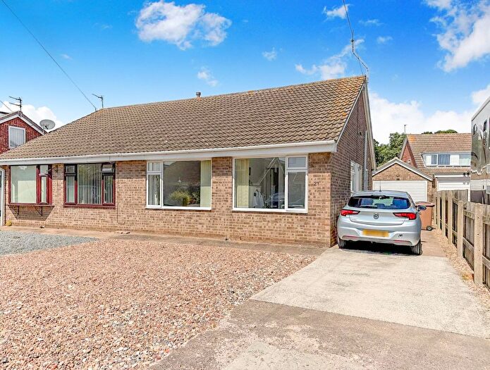 2 Bedroom Semi-detached Bungalow For Sale In Beech Close, Sproatley, Hull, HU11
