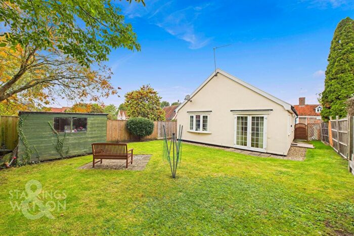 3 Bedroom Detached Bungalow For Sale In The Street, Rickinghall, Diss, IP22