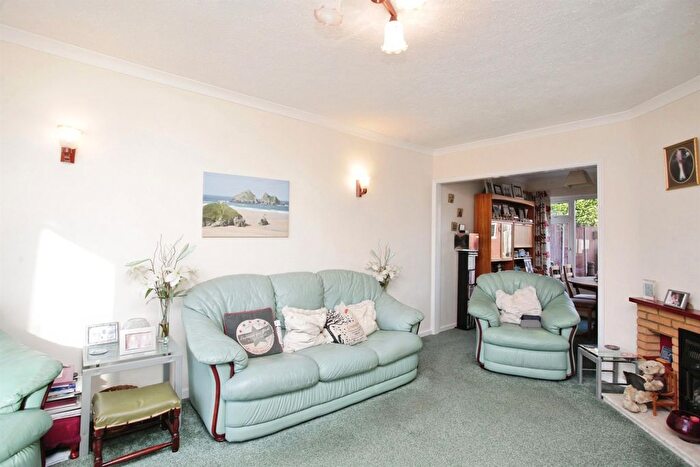 4 Bedroom Semi-Detached House For Sale In Coltbeck Avenue, Narborough, Leicester, LE19