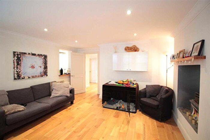 2 Bedroom Flat To Rent In Deronda Road, Brockwell Park, SE24