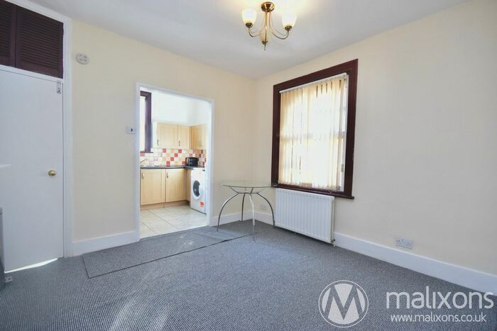 3 Bedroom Maisonette To Rent In Byton Road, London, SW17