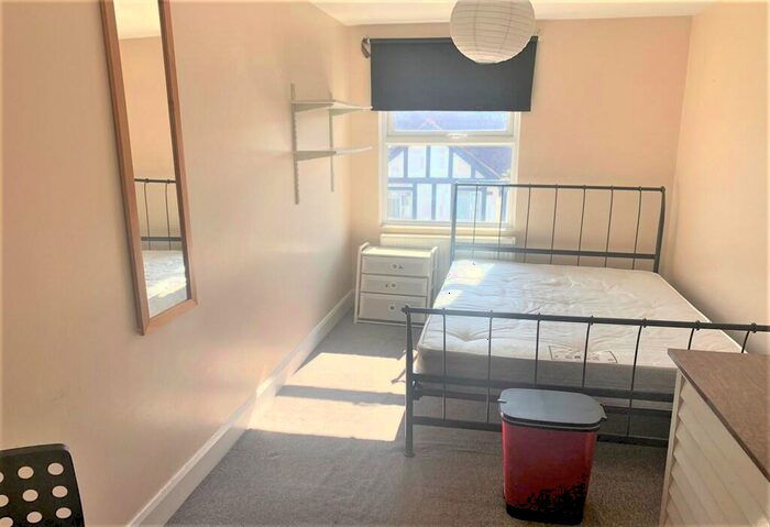 4 Bedroom Flat To Rent In (Whole Property) B Surbiton Road, Kingston Upon Thames, Surrey, KT1