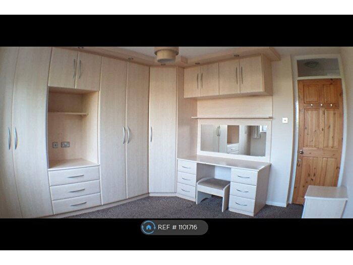 1 Bedroom Flat To Rent In Thornhill Gardens, Barking, IG11